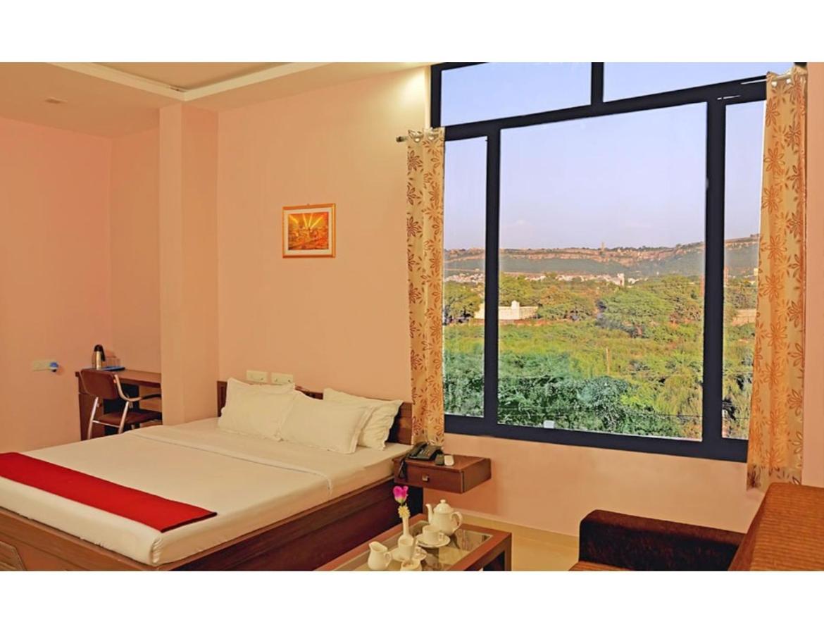 Hotel Shivam Fort View, Chittorgarh Ngoại thất bức ảnh
