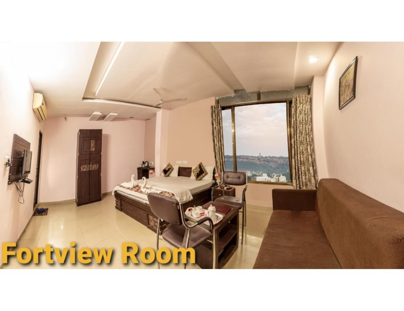 Hotel Shivam Fort View, Chittorgarh Ngoại thất bức ảnh